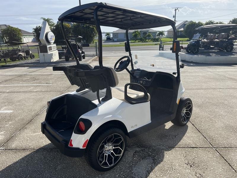2024 E-Z-GO Freedom RXV ELiTE Lithium | Bright White | Zero-Maintenance Electric Sale! - Image 2