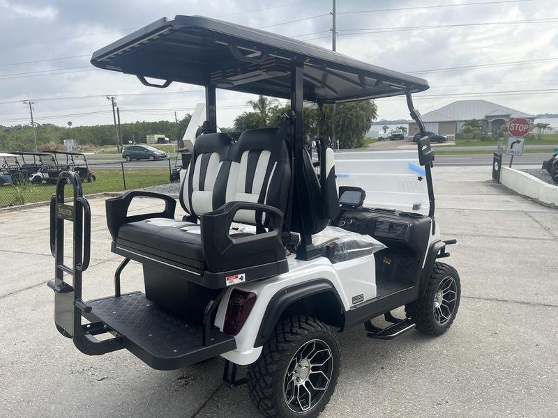 2025 Evolution D5 Maverick 2+2 for Sale | 4-Seater Lifted Golf Cart - Image 2